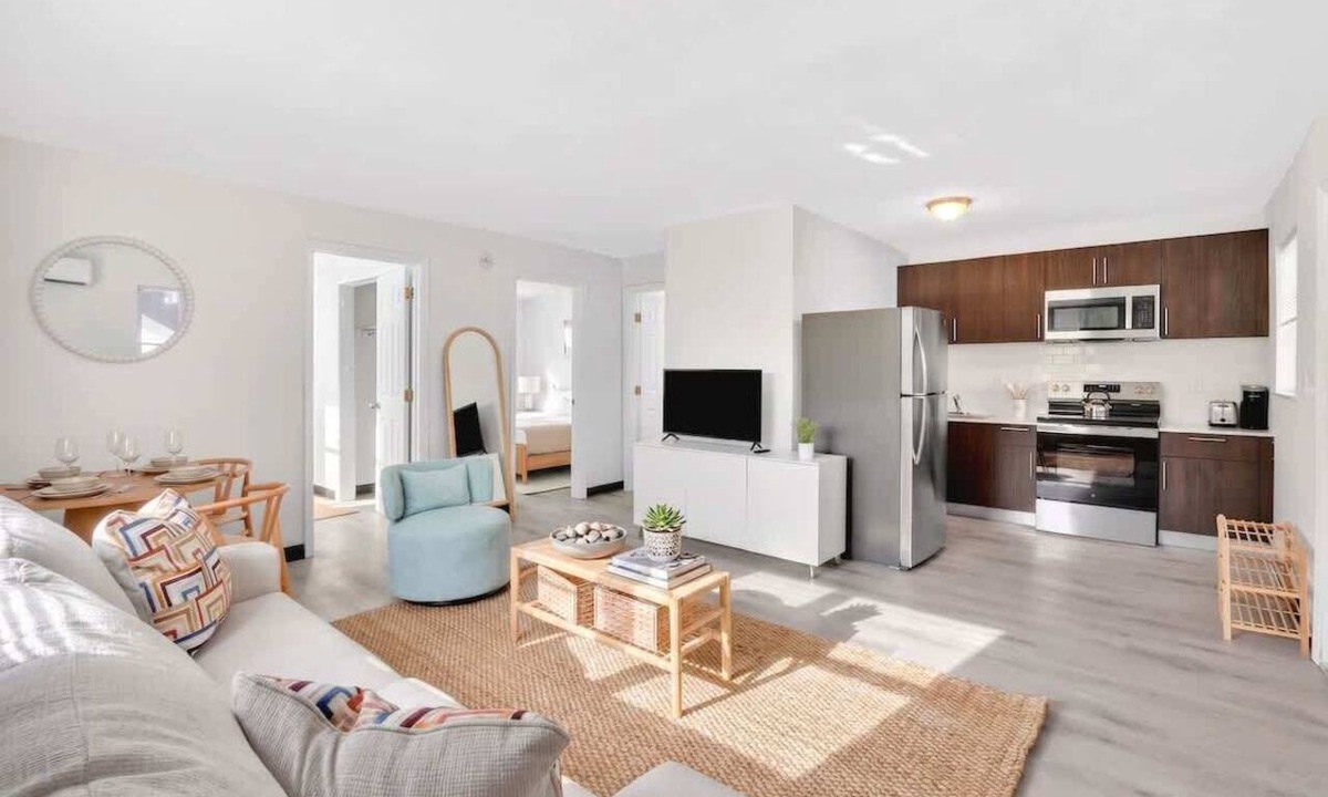 Poinciana Park Apartment | Bright 2BR Near Beach, Airport & Las Olas