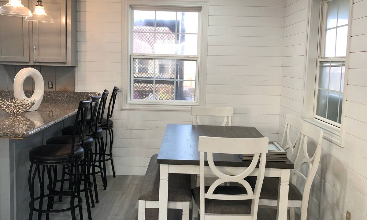 Cocodrie House | Bright and airy Camp right on the Gulf
