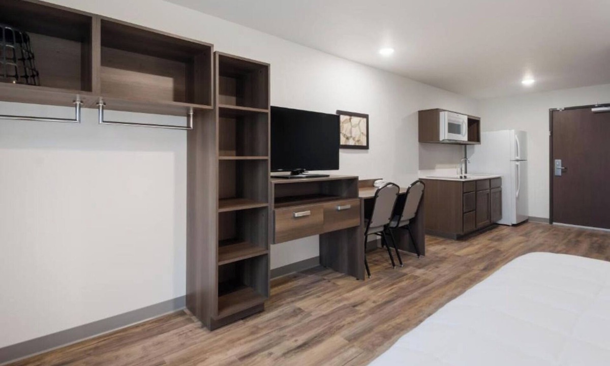 Newnan Hotel | Bright & Clean 4 Suites. Top Sight of Newnan Area