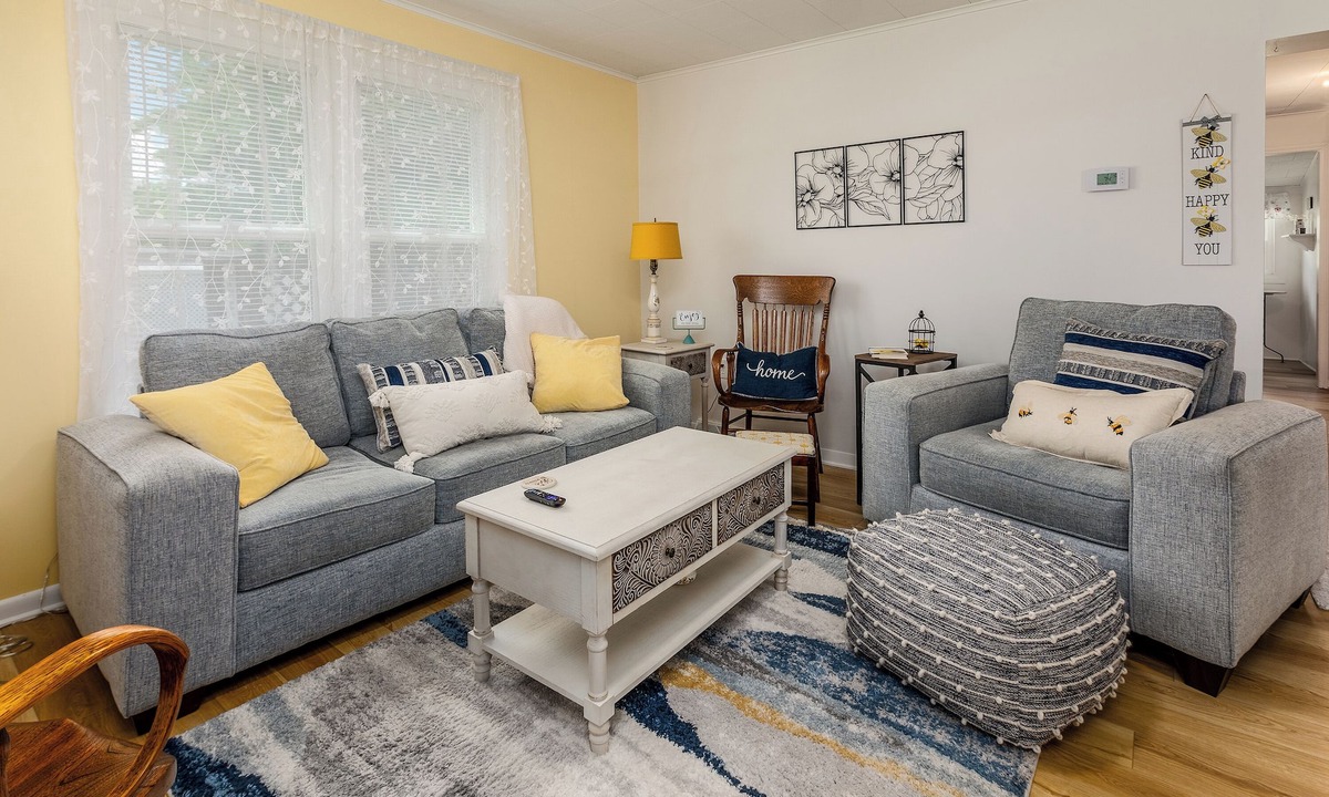 Mount Vernon House | Bright & Cozy Stay Near Downtown Mt. Vernon