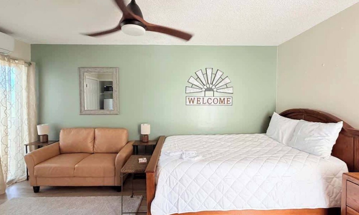 Little River Apartment | Bright Studio at Bay Tree, Little River