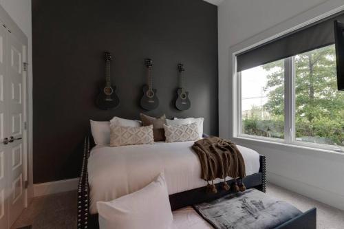 Eighth Avenue House | Broadway Bound 3BR Perfect Weekend Getaway