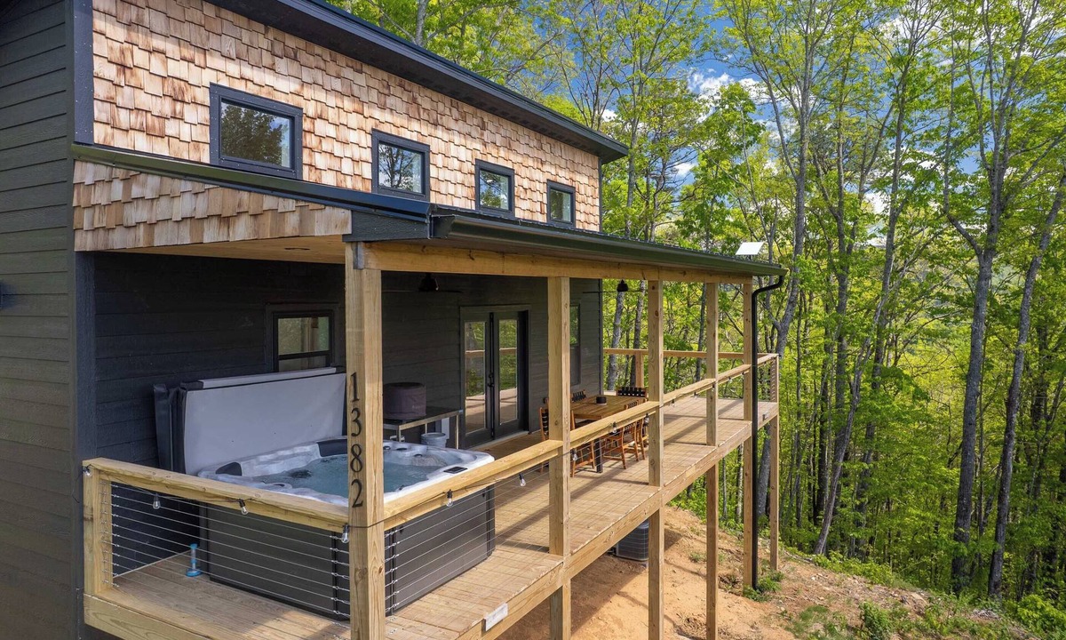 Bryson City Cabin | Brook Haven-Mountain Views - Hot Tub - Outdoor Pizza Oven