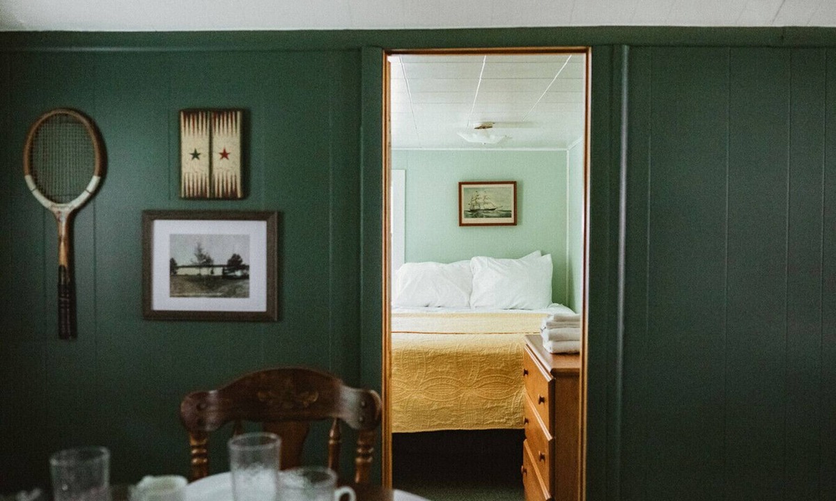 Grawn House | Brookside Cottages and Resort Willow Cottage