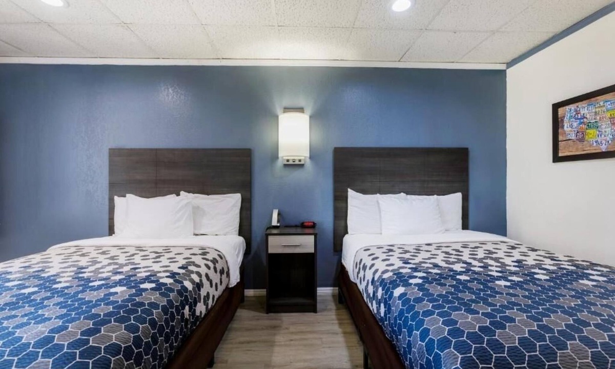 Wytheville Hotel | Budget-Friendly Lodging Near US-52 Corridor | Simple Stay with Easy Road Access