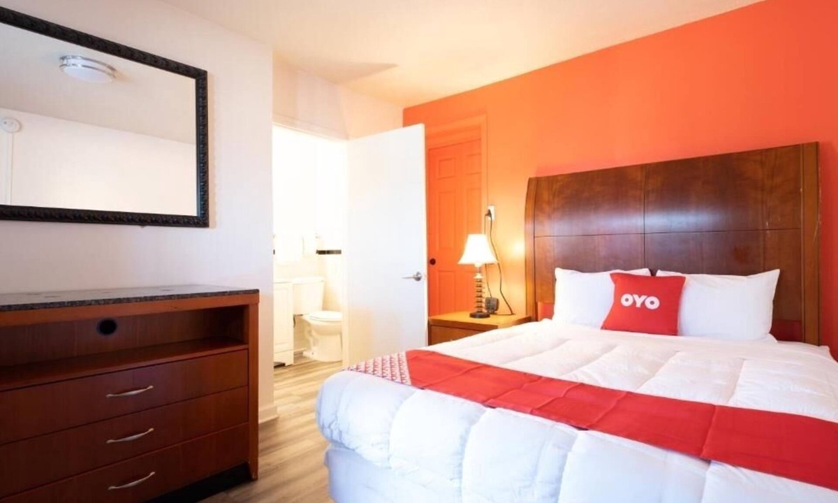 Jonesboro Hotel | Budget-Friendly Queen Room Tailored for Relaxation + Local Exploring