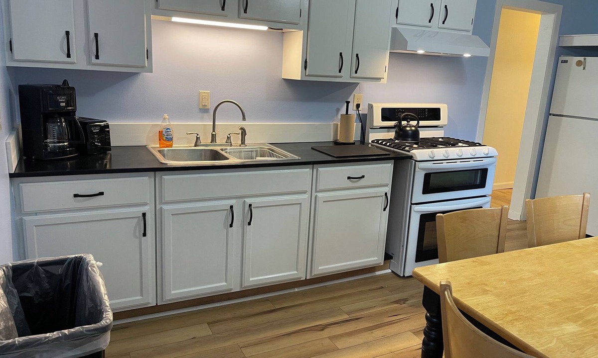 Stanton House | BUDGET HOUSE 97 Beautiful 3-bedroom house with AC in delightful Stanton