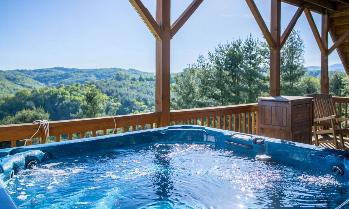 Fleetwood House | Buena Vista- 4bd 3ba, Fireplace, Hot Tub, walk to New River