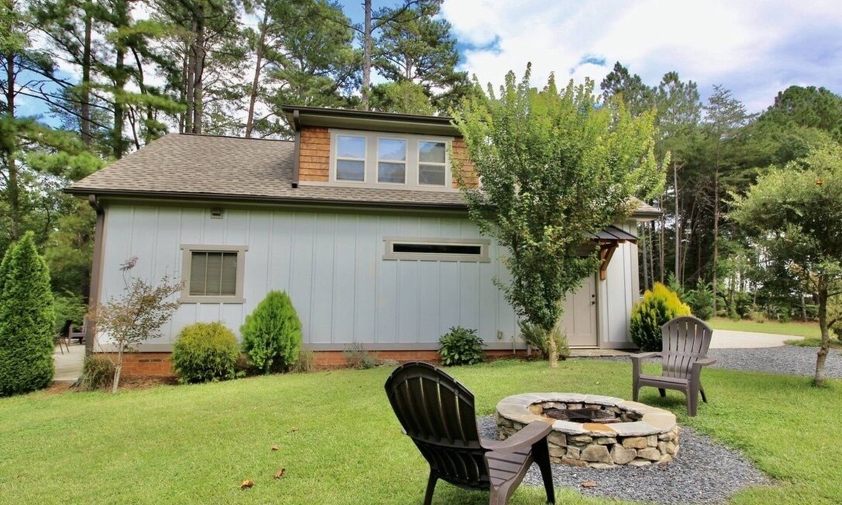 Campobello House | Bungalow on a 3 acre mini farm in beautiful Campobello SC
