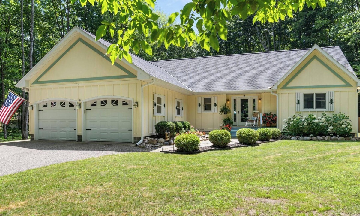 Alanson House | Busy Bee Bungalow : 3 BR, 2 BA House in Alanson, Sleeps 8