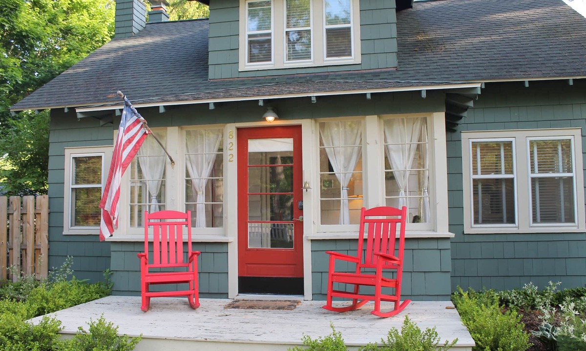 Saugatuck House | Cabernet Cottage minutes away from downtown & Oval beach! Hot Tub/Bonfire/Patio
