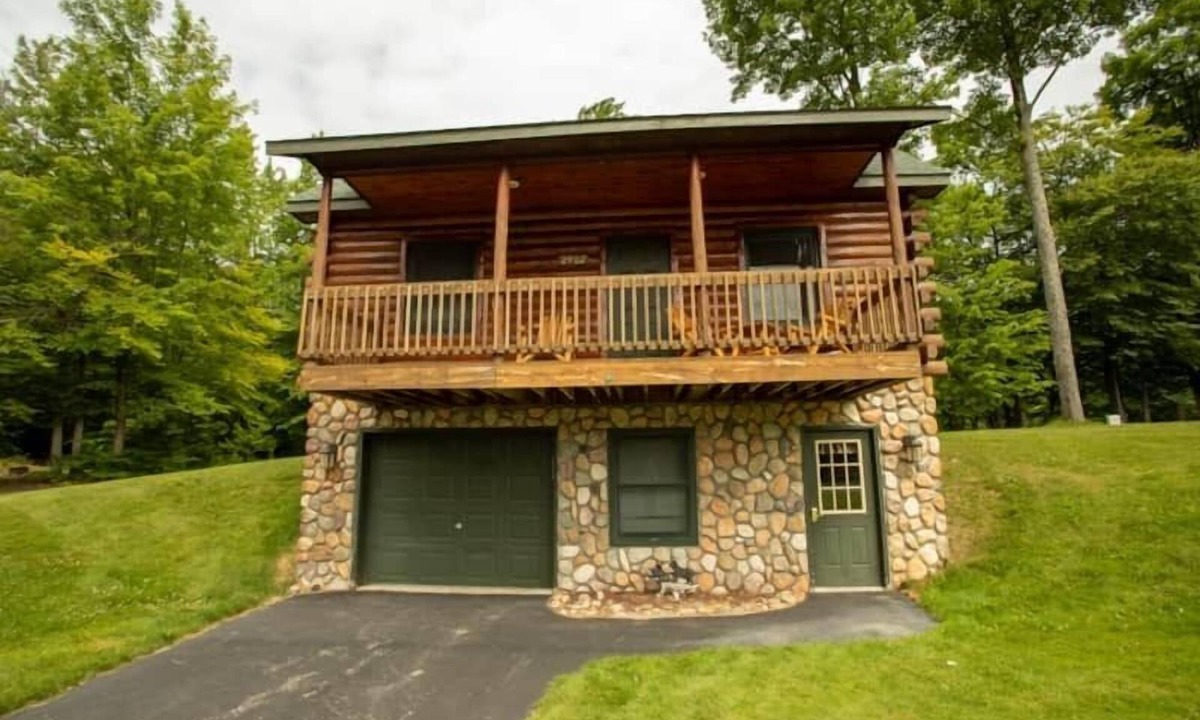 Gaylord House | Cabin 2462 - Roomy Log Cabin at Beaver Creek Resort
