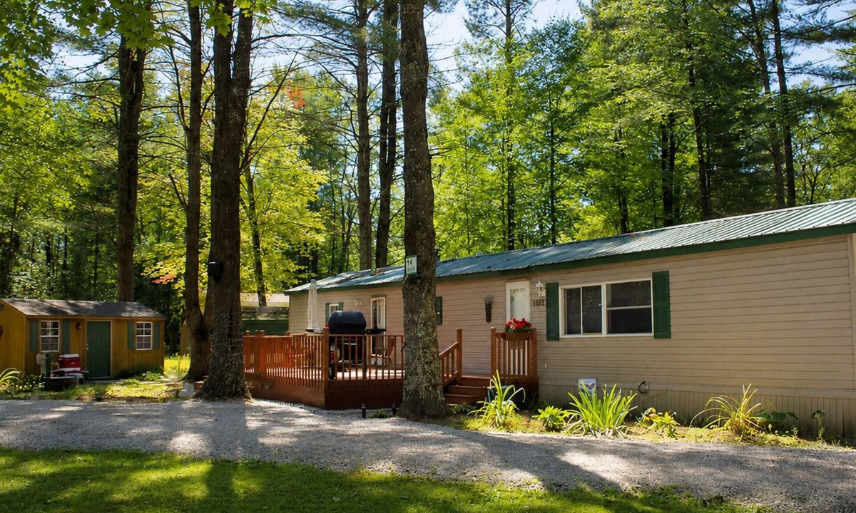 Wauksaukee House | Cabin and bunkhouse on Lake Noquebay - 1 minute from boat launch