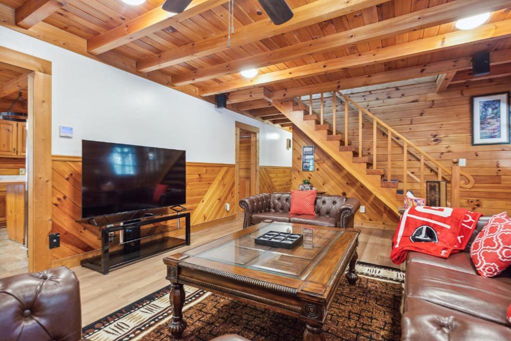 Gainesville House | Cabin Bliss - Just 1 Mile from Lake Lanier