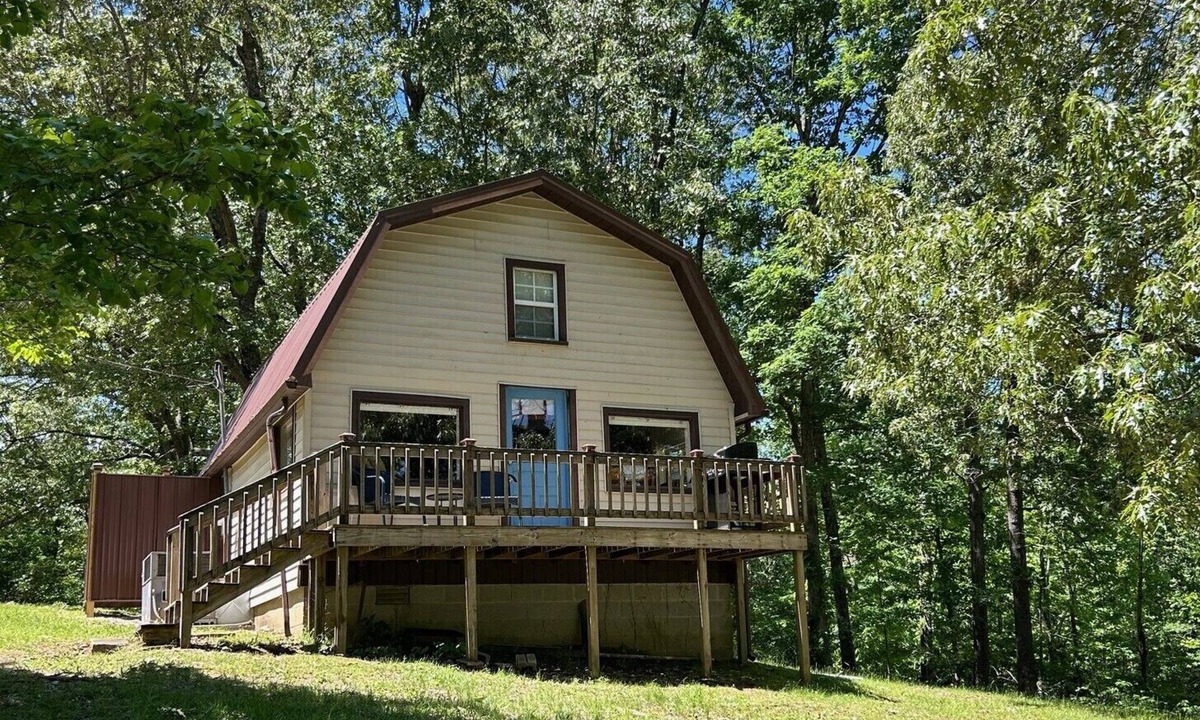 Nortonville Cabin | Cabin on a semi-private lake, cozy, quiet and peaceful!