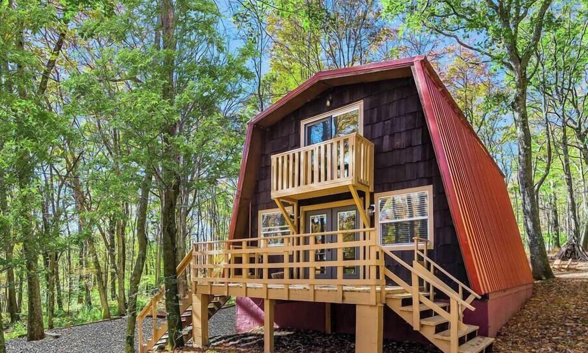 Alpine Lake Cabin | Cabin retreat w/deck & lake access