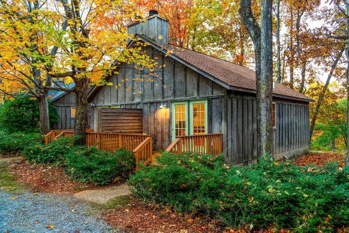 Montebello House | Cabin Retreat with a View: Your Guide to the Best on the Blue Ridge Parkway in Virginia