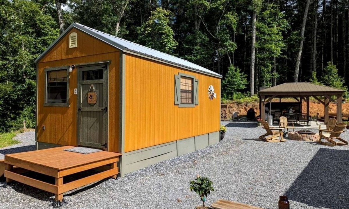 Sylva Cabin | Cabin Retreat with Scenic Ridge Views & Firepit Pavilion in Sylva, North Carolina