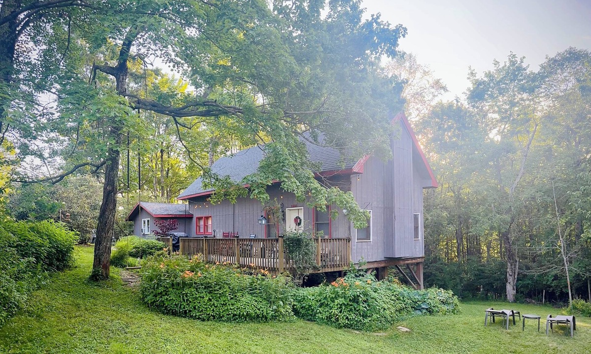 Todd Cabin | Cabin with yard, fireplace, pet friendly, near Boone, New River