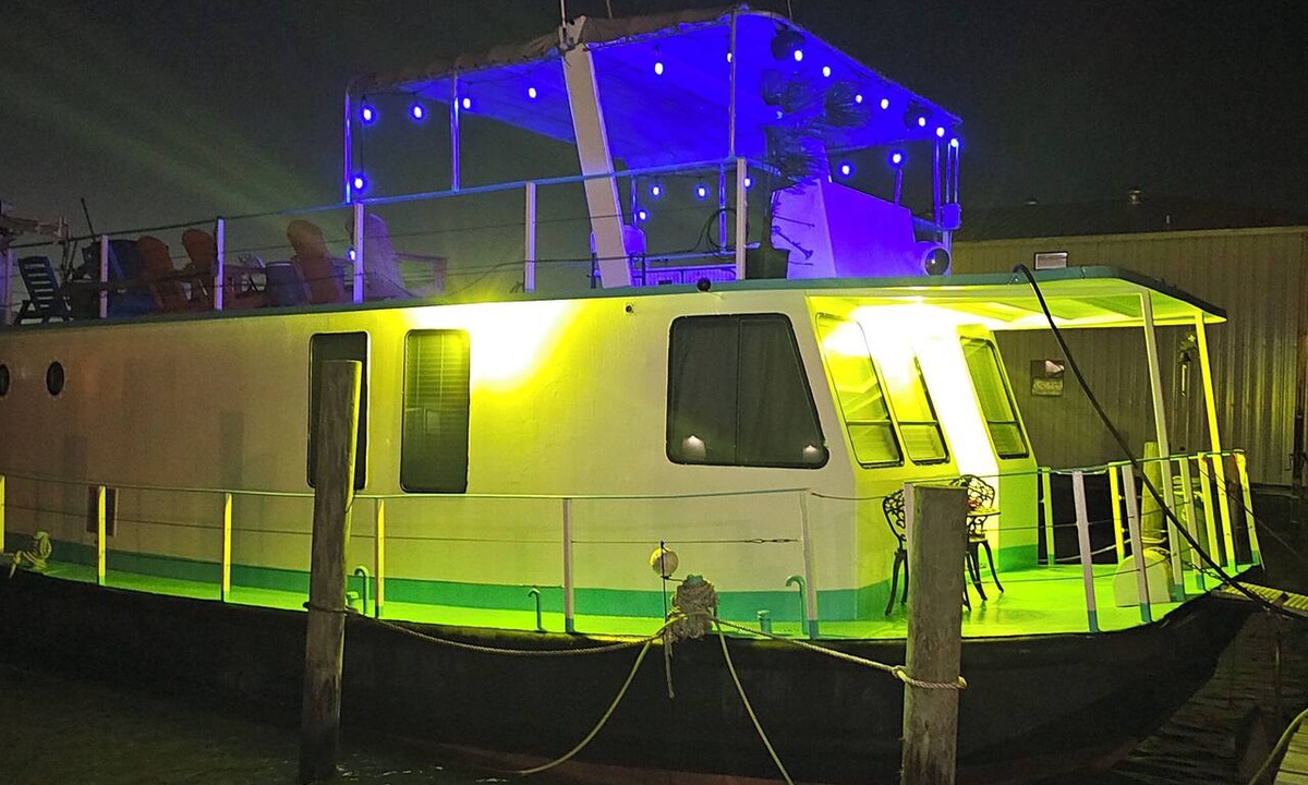 Golden Meadow Boat Rental | Cajun Queen TugBoat in Port Fourchon, LA