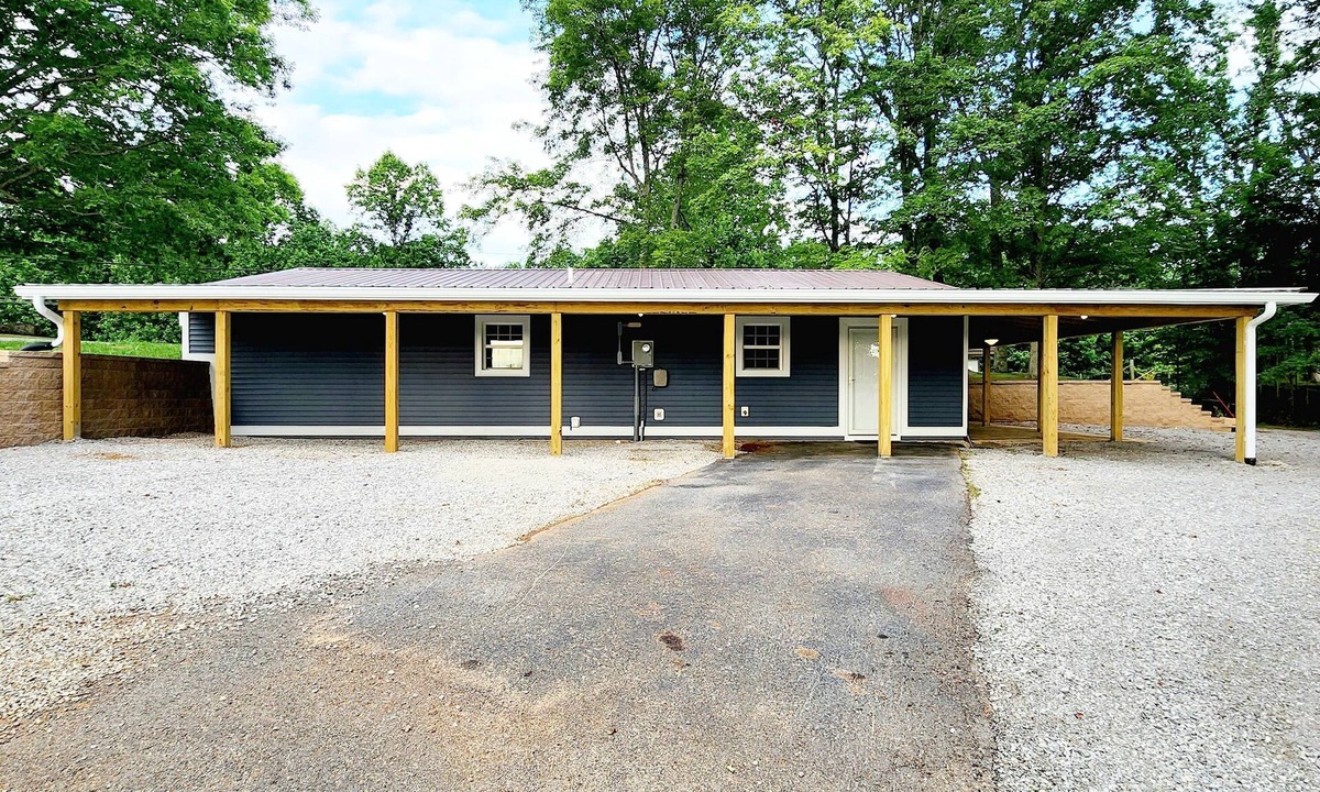 Burkesville House | Camping with the Cows near Dale Hollow Lake