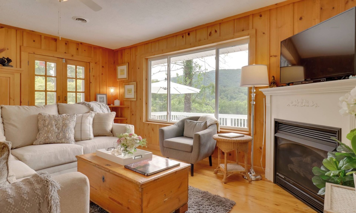 Candler Cabin | Candler Cabin w/Deck & Mount Pisgah Views!