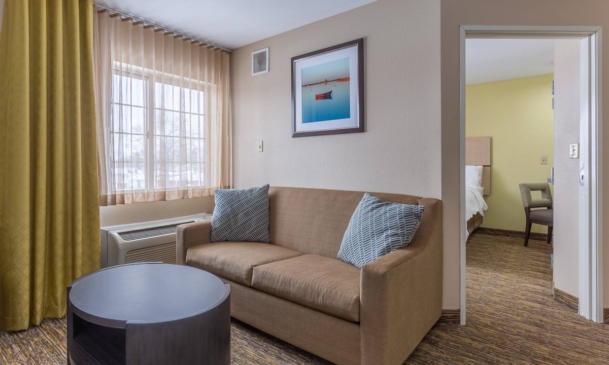 South Bend Hotel | Candlewood Suites Airport by IHG