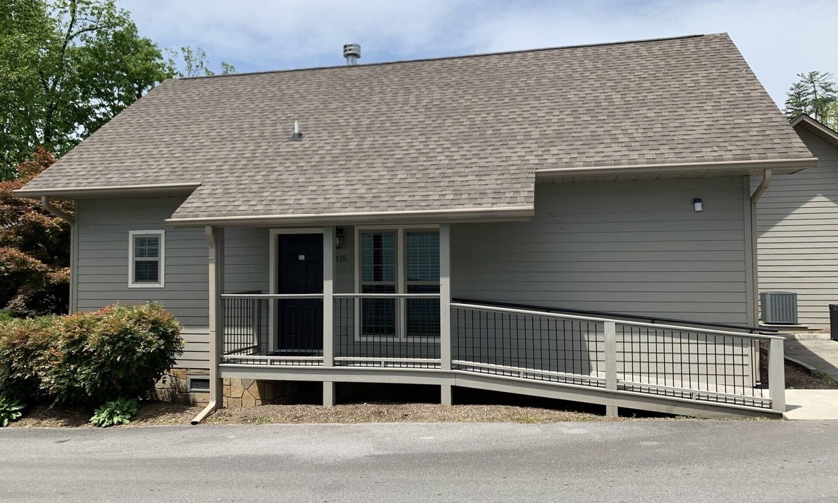 Gatlinburg Cottage | Carr's Northside Cottages - 3 Beds #415