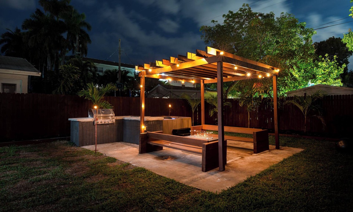 Royal Poinciana House | Casa Cusco - Hot Tub, Fire Pit & Backyard Oasis Near Beach