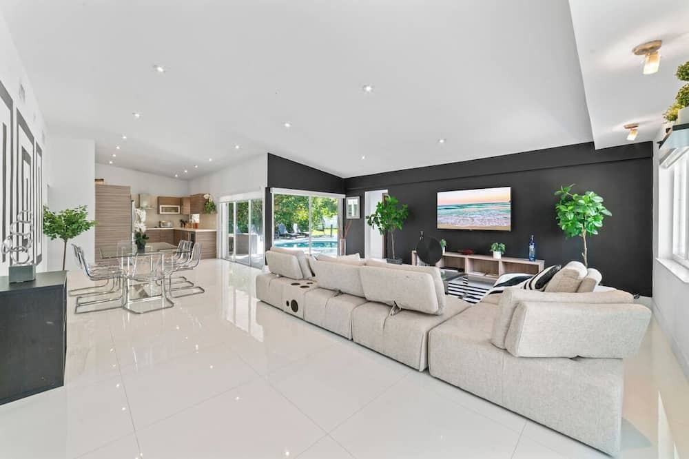 Ojus Villa | Casa joia | heated pool | 15m beach | 5m to shul