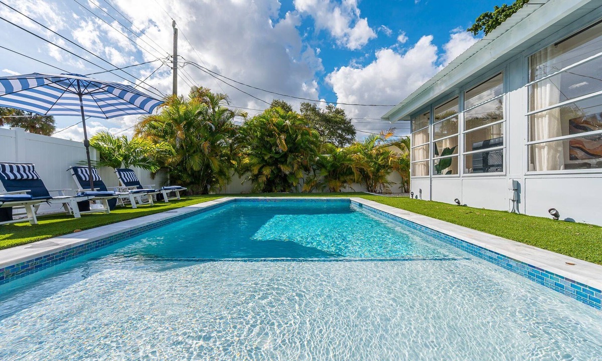 Garden Isles Villa | Casa Palm Serenity I Pool | Mins to the Beach!