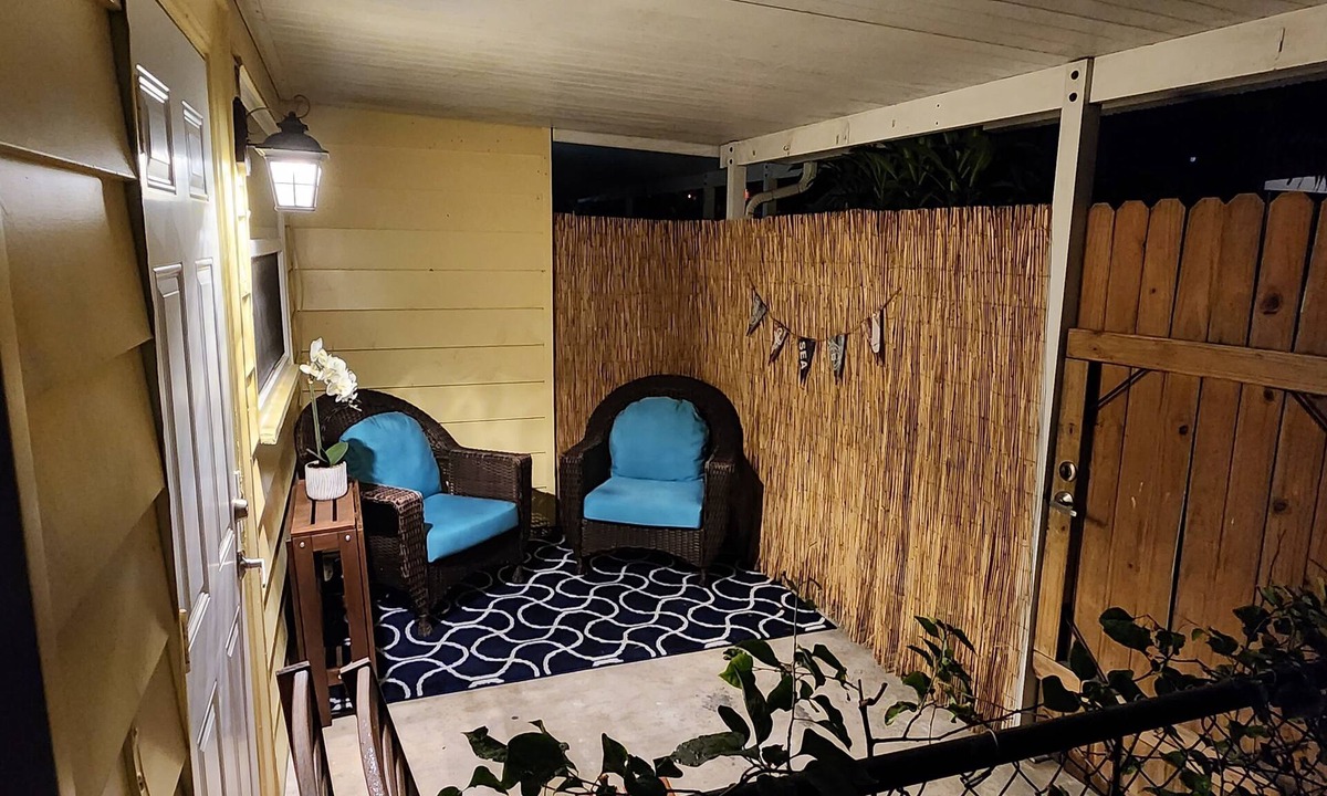 Parker Ridge House | Casa Ricardo Apt, Comfy, Cozy, Private, W/D, WiFi, 10 min. to downtown & Beaches