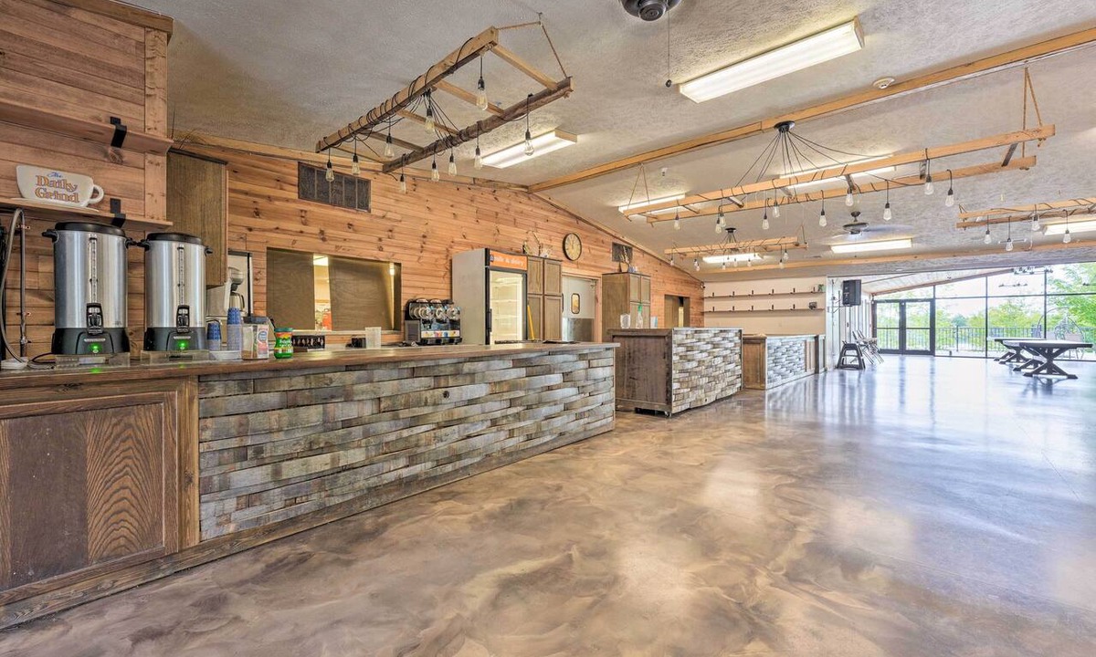Cassopolis Cottage | Cassopolis Cabin, Little Fish Lake On-site!