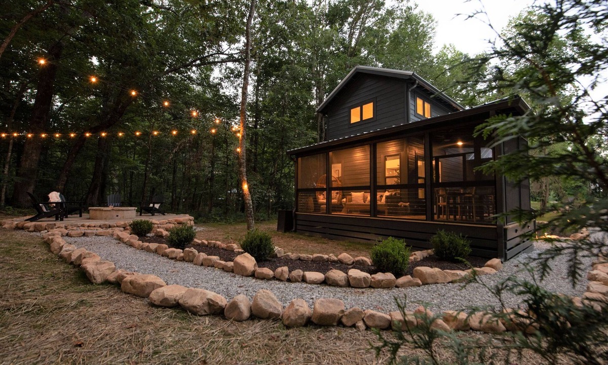 Monteagle House | Caverns,Sewanee, Hikes,Waterfalls : Tiny Basecamp