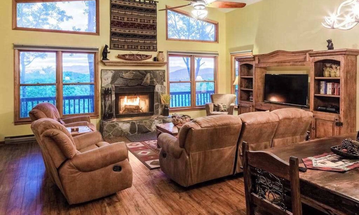 Sylva House | Cedar log home paradise w/mountain views - billiards and foosball