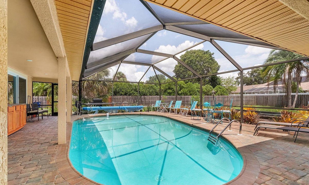 McGregor House | Central Retreat! Easy access to beaches and downtown Ft Myers.