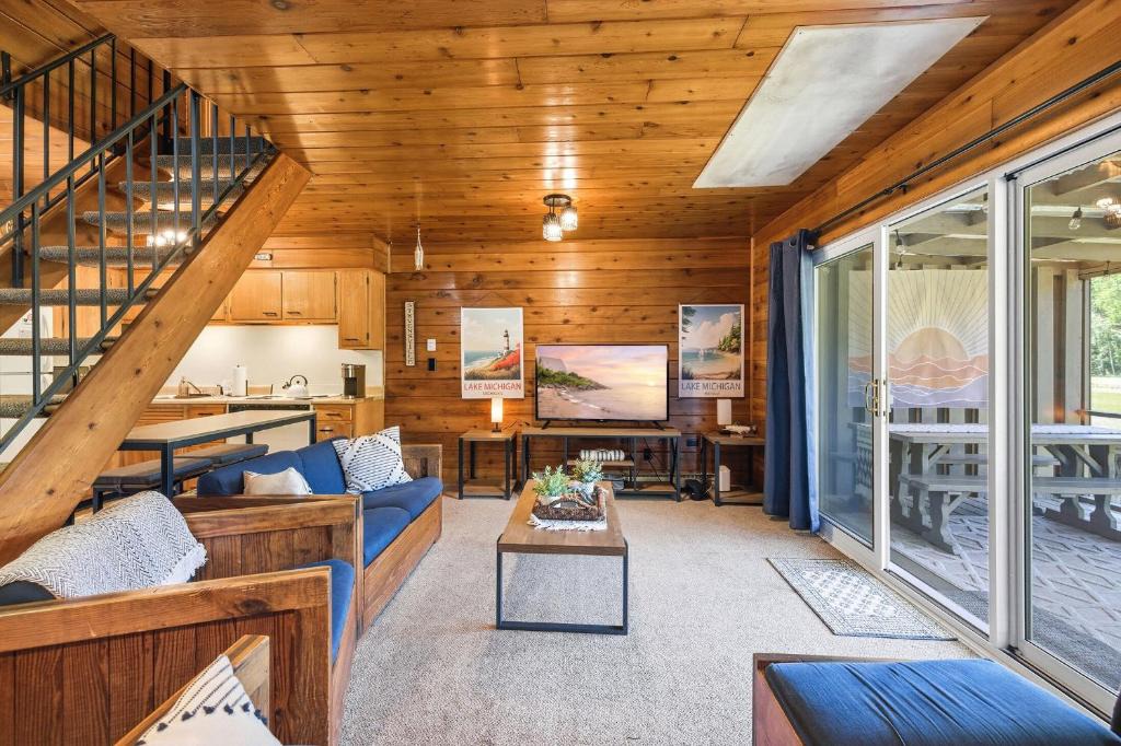 Stevensville Ski Chalet | Chalet 94 Lakeview Nr Beach and Resort Amenities