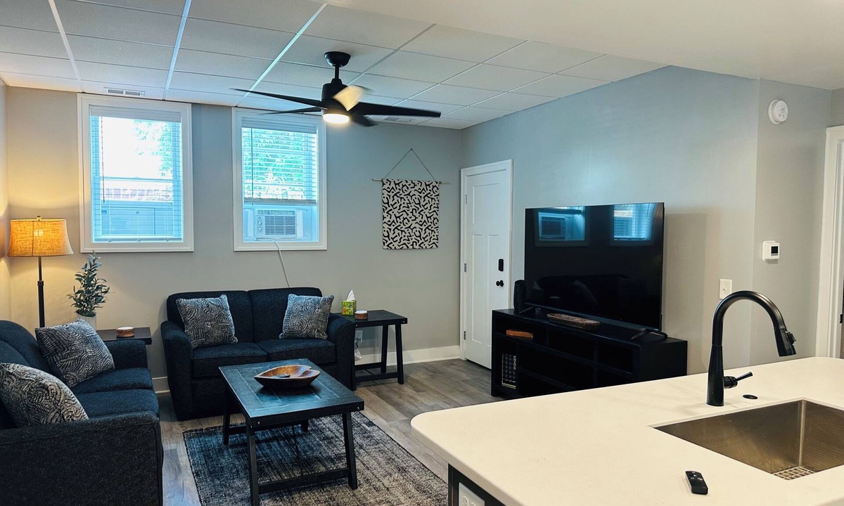 Frankfort Apartment | Charming 1-bedroom apartment downtown Frankfort 3 blocks from the beach!