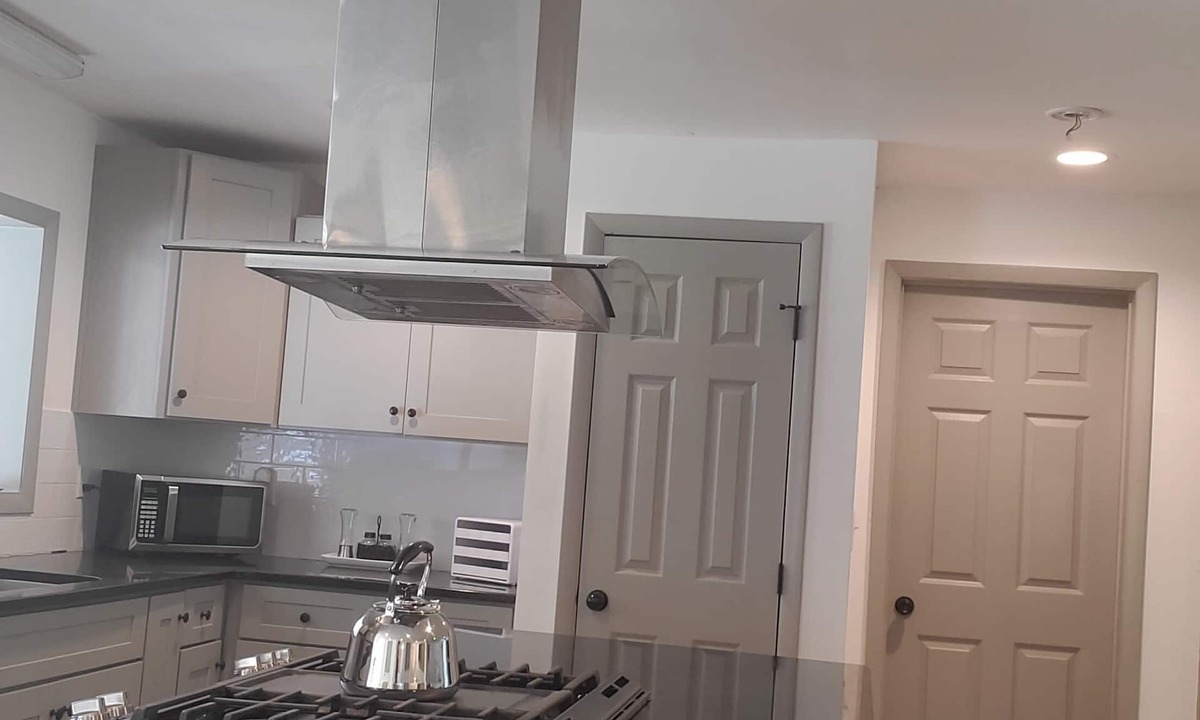 Stockbridge House | Charming 1-bedroom house with WiFi, AC in pleasant Stockbridge, event charge