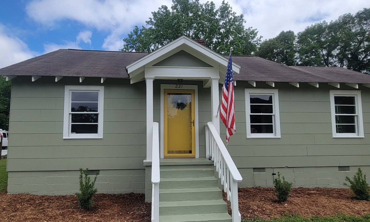 Parker House | Charming 2-bedroom bungalow in lovely Greenville, Downtown
