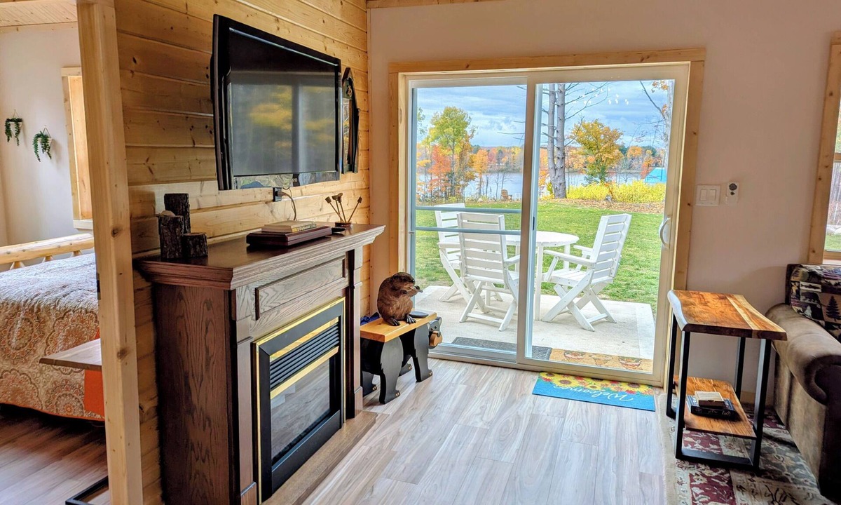 Alden Cabin | Charming 2-bedroom cabin with Water Views on Thayer Lake