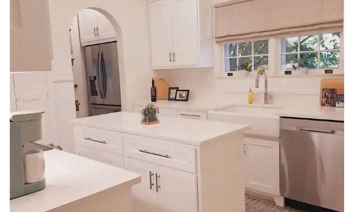 Gainesville Cottage | Charming 2-bedroom Cottage in the City of Gainesville. Minutes from everything!