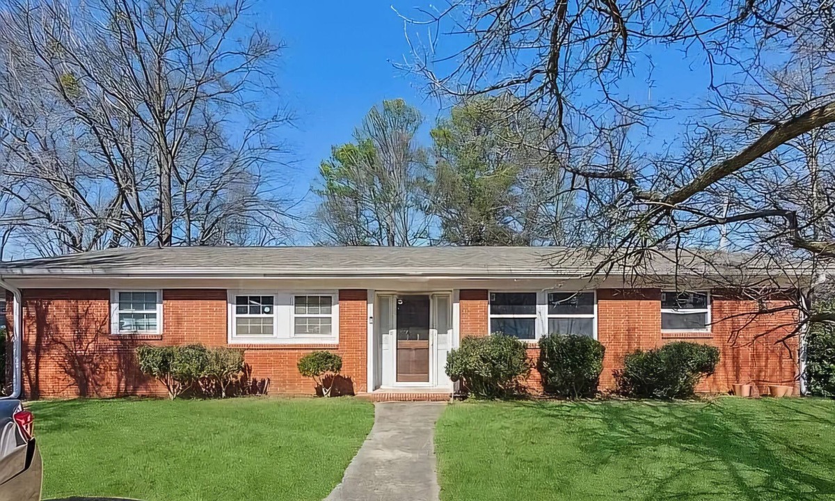 Eagan Park Villa | Charming 2-bedroom villa with WiFi, AC in beautiful Eagan Park area.