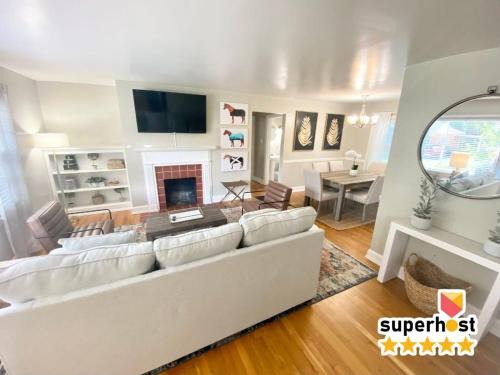 Lexington House | Charming 2 BR 1 BA with outdoor patio and grill close to downtown