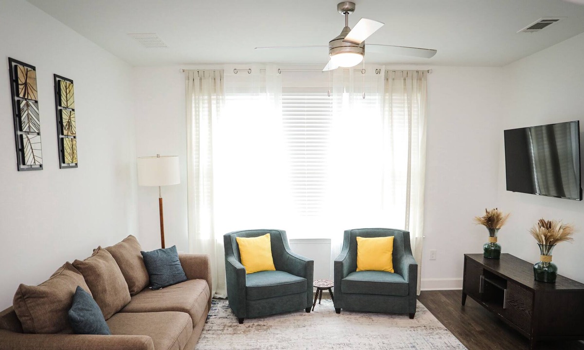 East Side Apartment | Charming 2BR/2BA Decatur Apt - Near Emory - Ask about our Special!!!