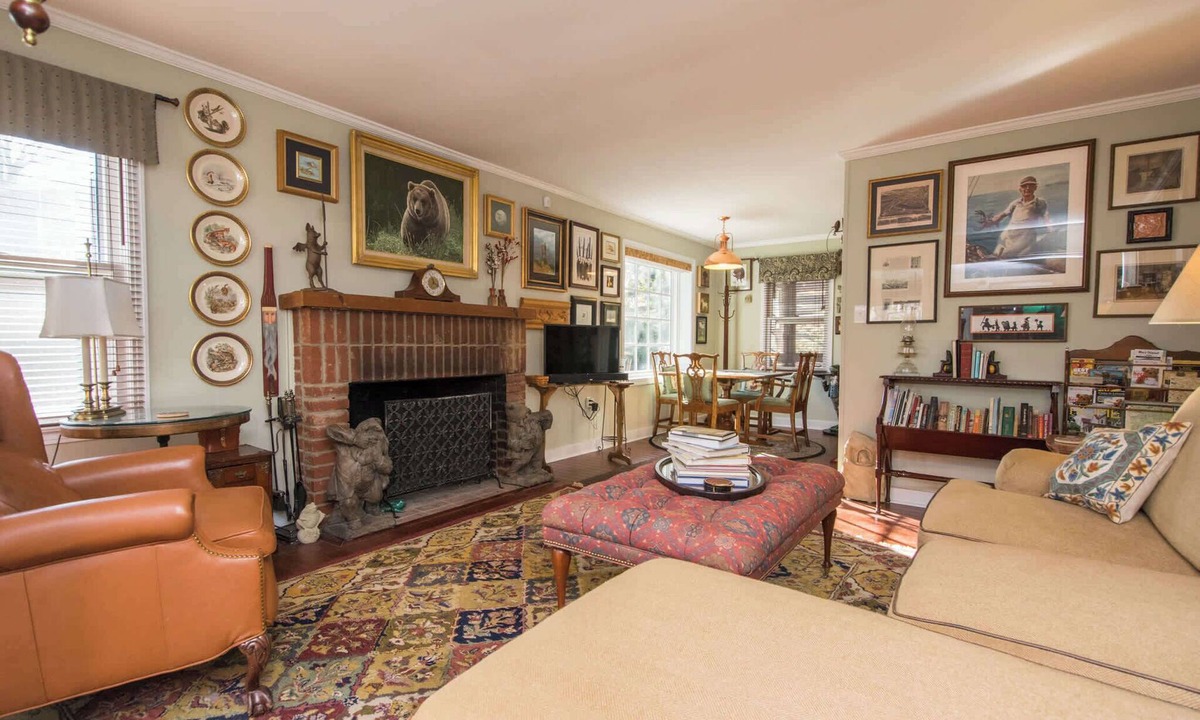 Royal Pines House | Charming 2BR w/Spacious Yard Near Lake Juian