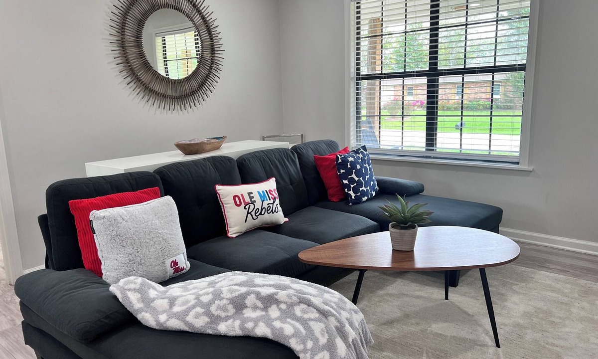 Royal Oaks Cottage | Charming 3-bedroom cottage - 5 minutes to Ole Miss!