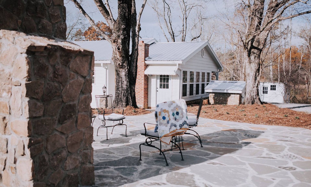 Apison House | Charming 3-bedroom farmhouse in tranquil Apison, near Chattanooga