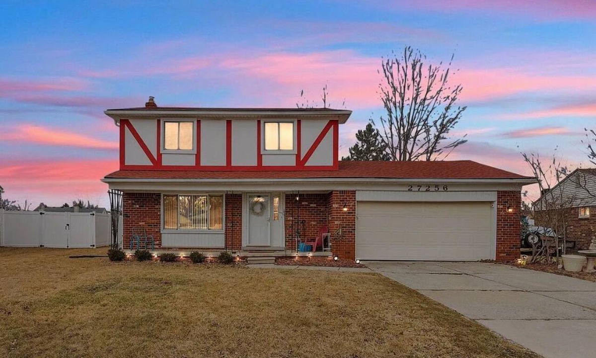 Wayne County House | Charming 3-bedroom Home Away From Home with comfort in Brownstown