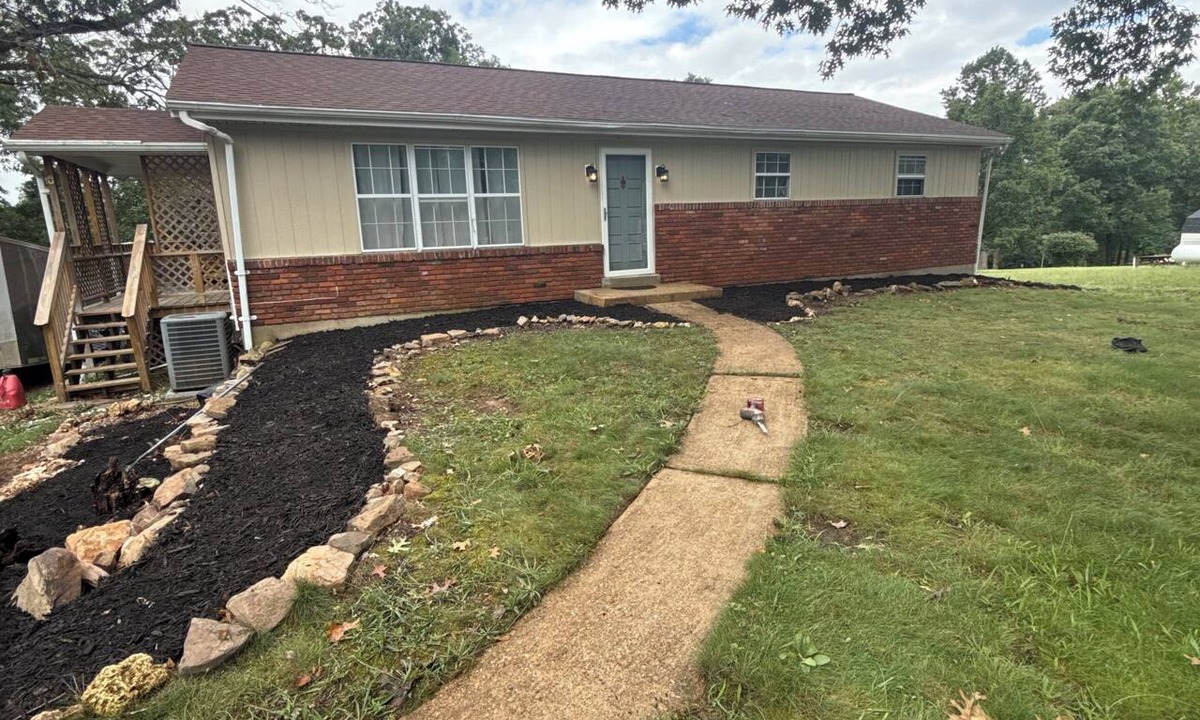 Bourbon House | Charming 3-bedroom house in serene Bourbon with AC and fenced in yard